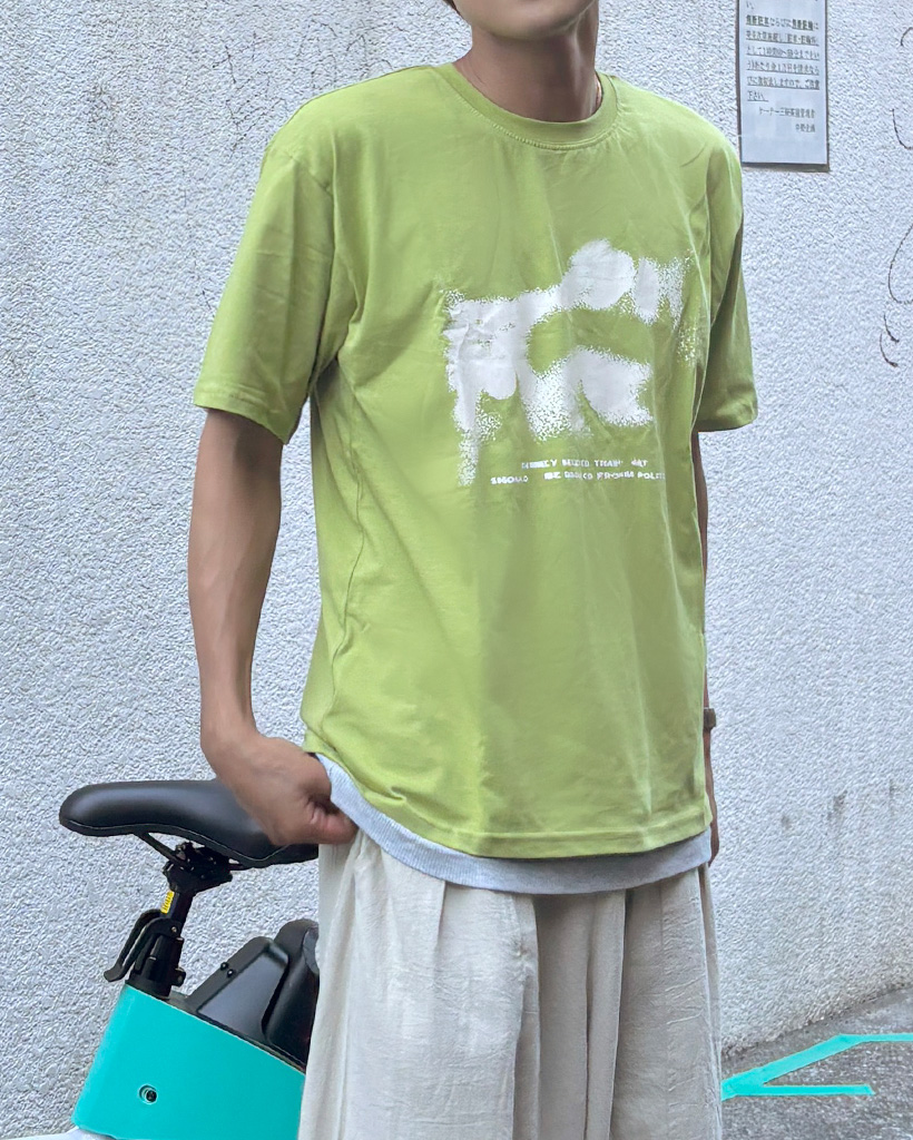 （ユニセックス）ブラッシュ オーバーフィット 半袖Tシャツ