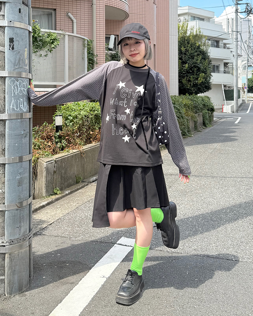 yuuri☺︎ラグランロングＴシャツ HUGELY（ヒュージリー）の「ロックラグランロングTシャツ（ユニ