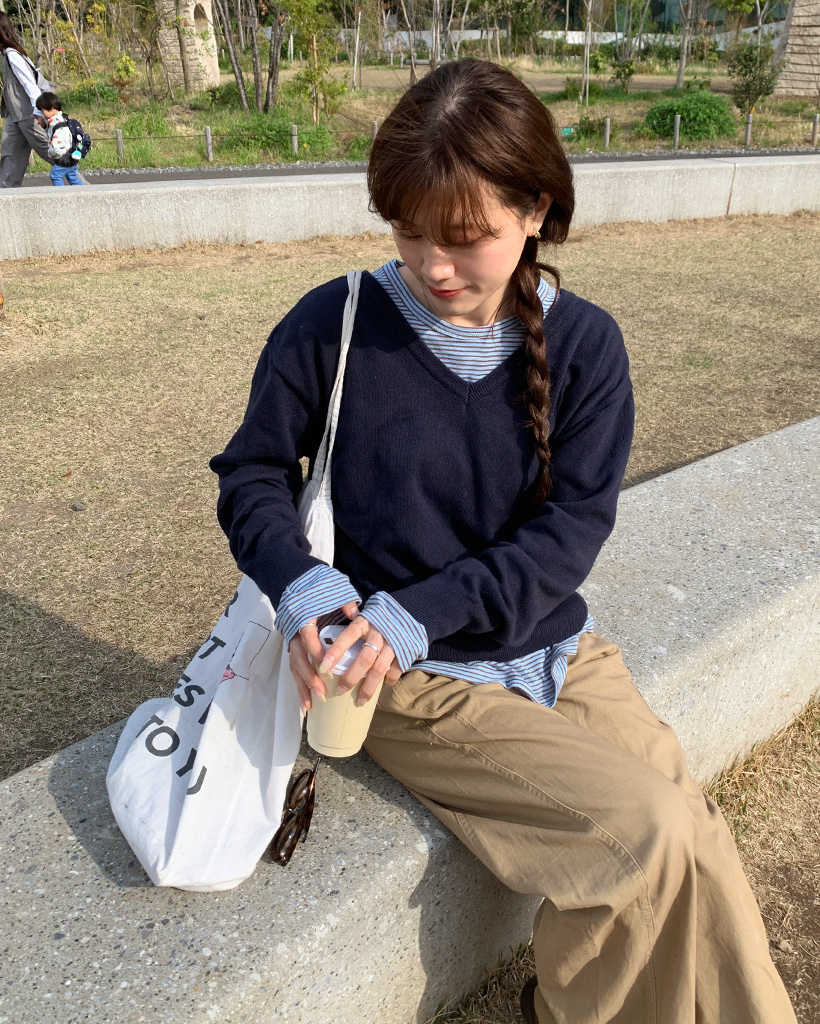 Vネックルーズフィットニット