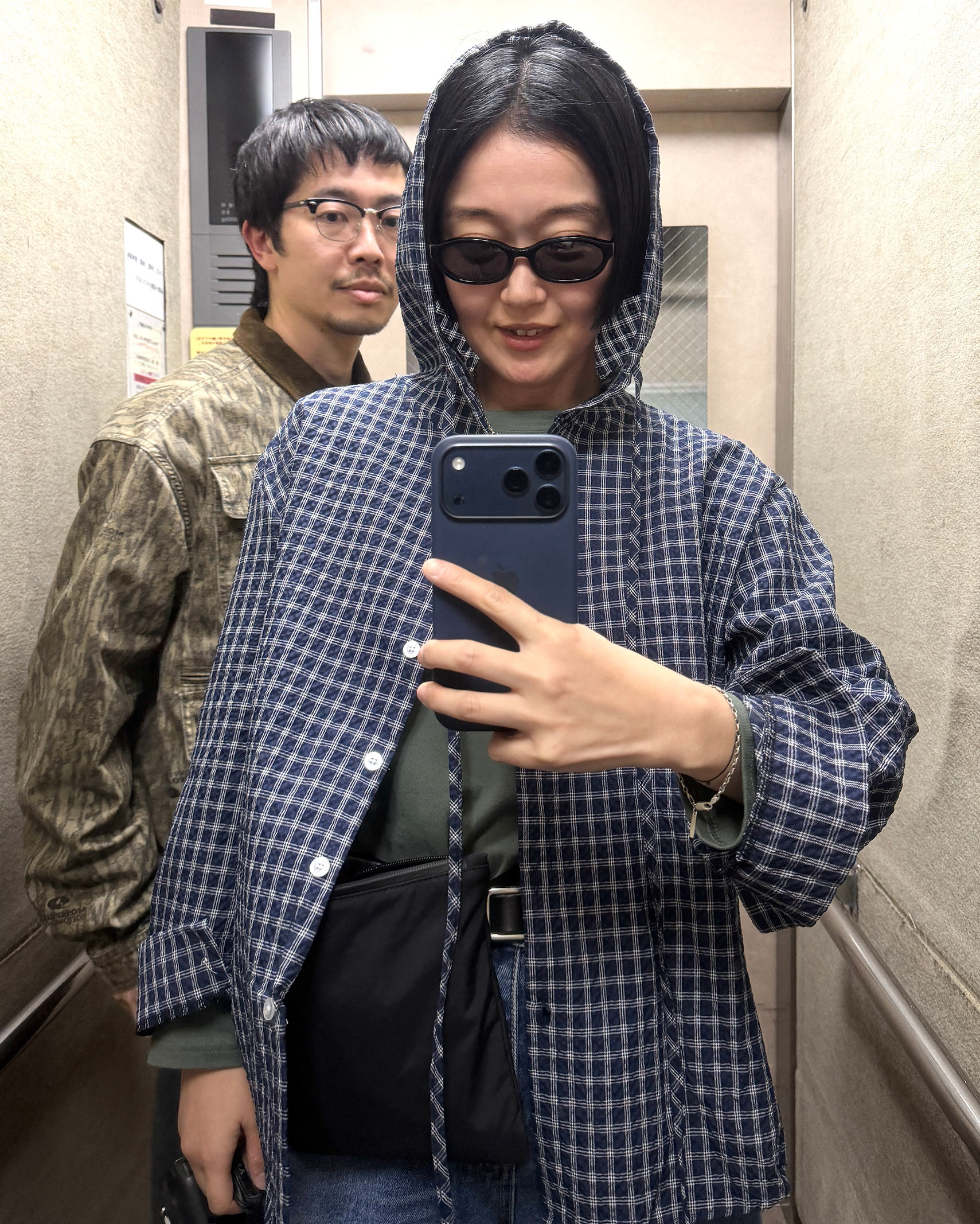 フーディーチェックシャツ