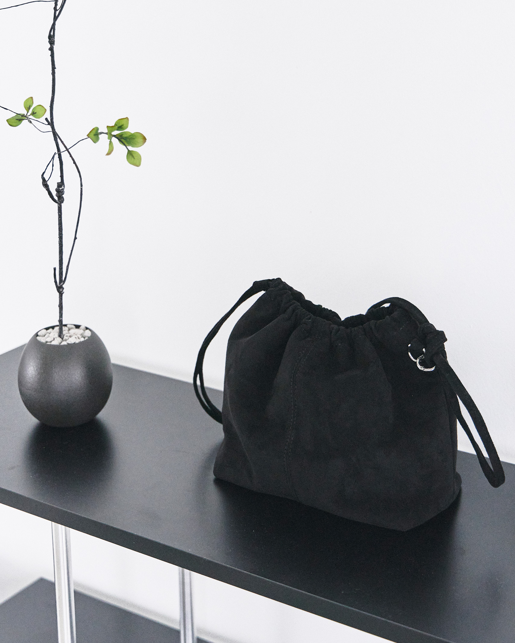 ORIGINAL) ミディアムソフトドローストリングショルダーバッグ (black