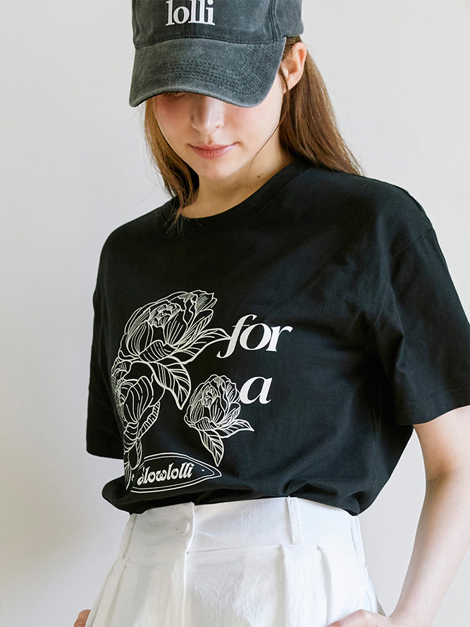 Flower-lettering t-shirt - Black | ファッション通販サイト NUGU
