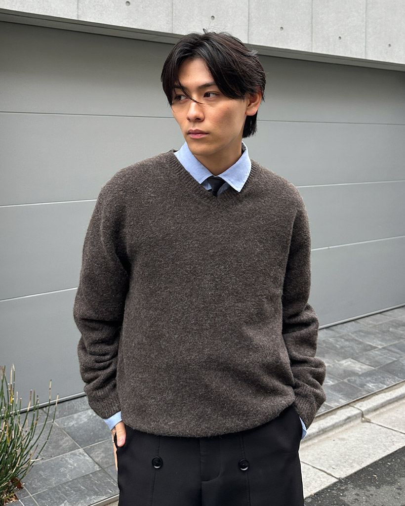 ベーシックVネックニット