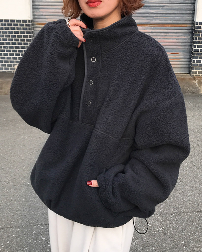 ボタンネックフリースプルオーバー