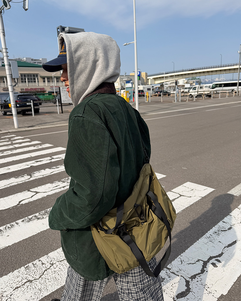 ドローストリングナイロンショルダーバッグ