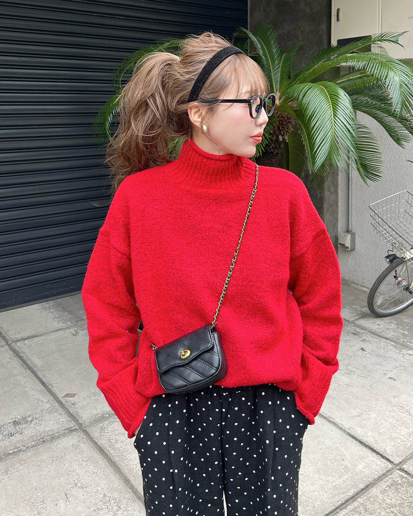 ルーズフィットハイネックニット