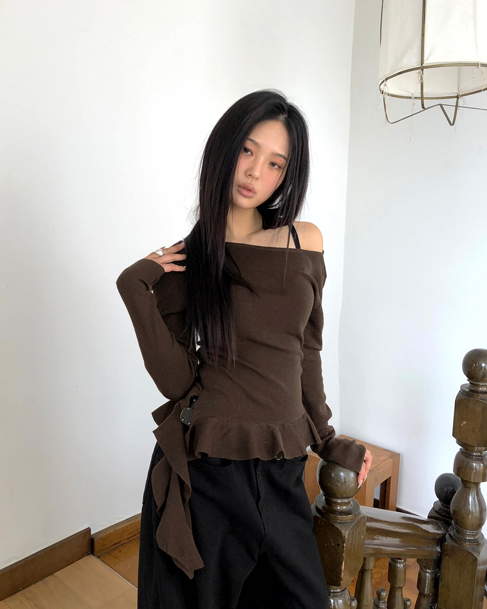 ボートネックオフショルサイドシャーリングスリムニット