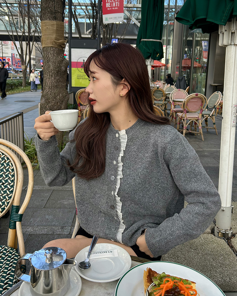 フリルポイントボタンカーディガン