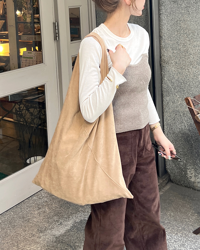 スエードトライアングルショルダーバッグ | ファッション通販サイト NUGU