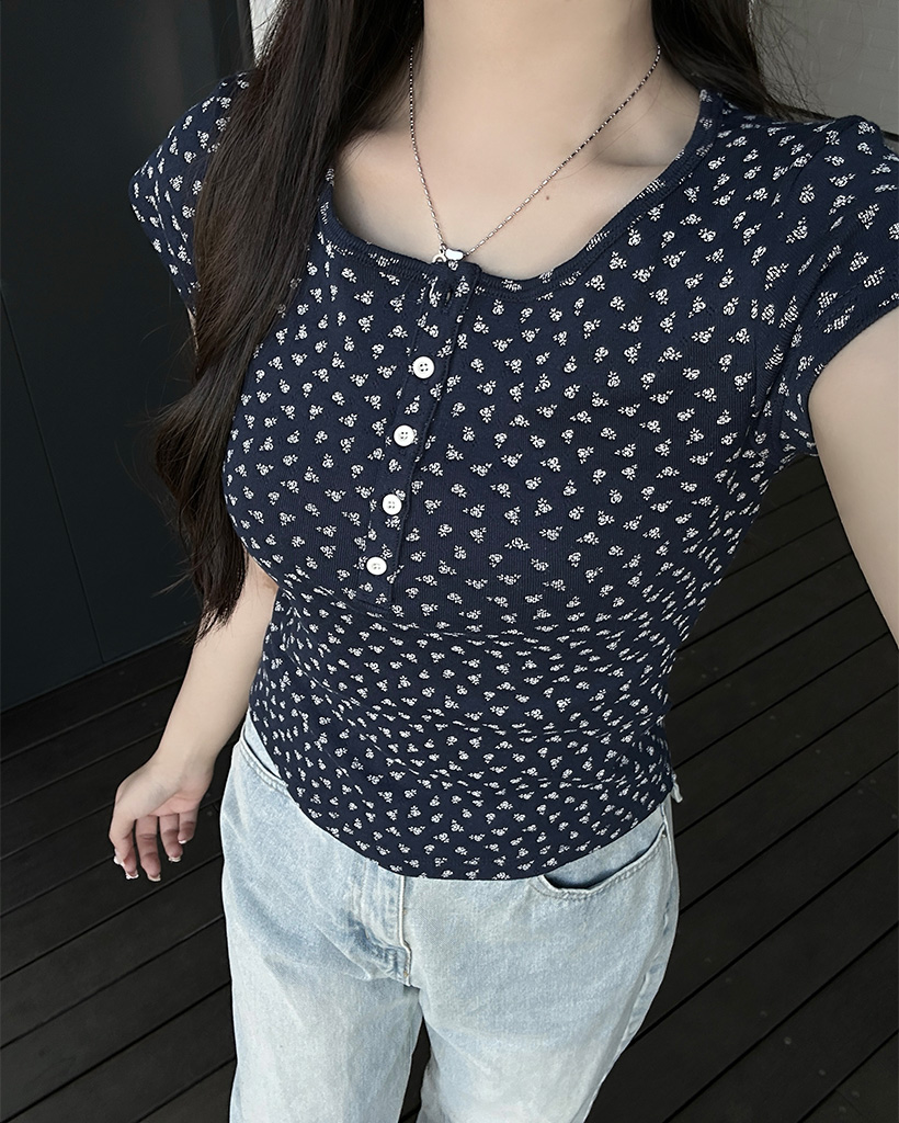 ミニフラワーボタン半袖Tシャツ