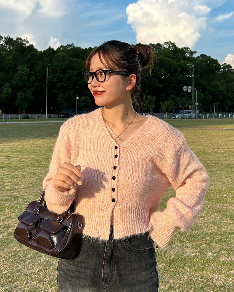 ブラックボタンVネックカーディガン