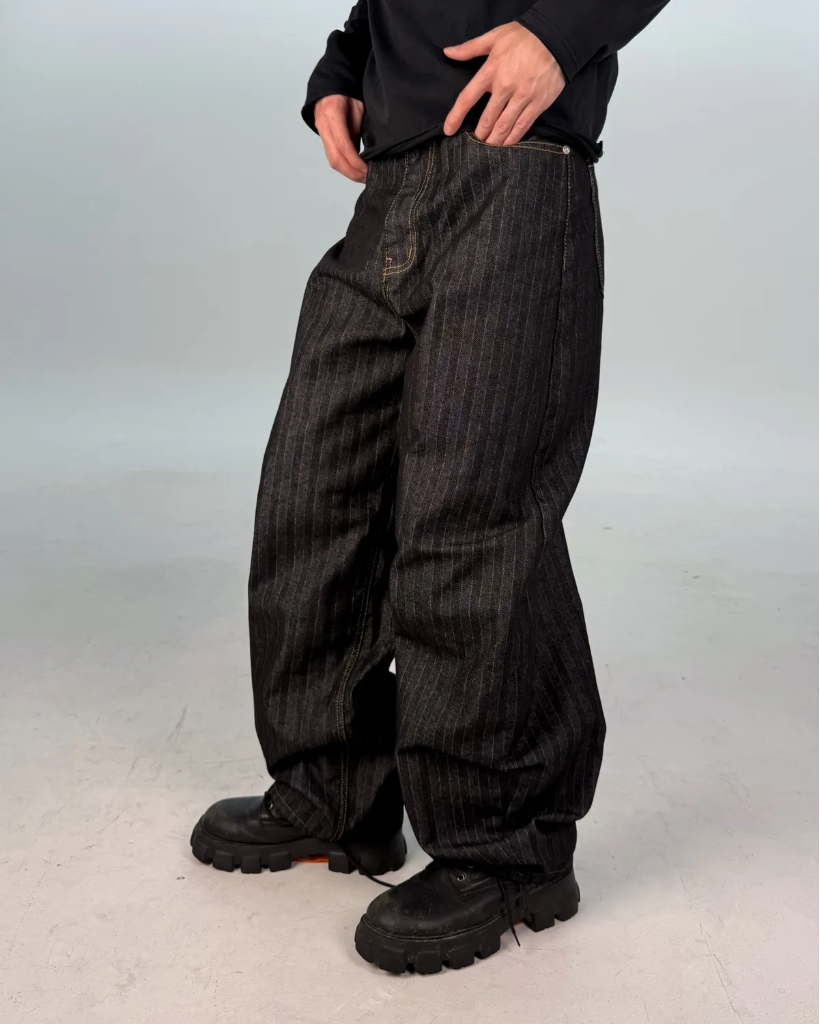 カーブドストライプデニムパンツ