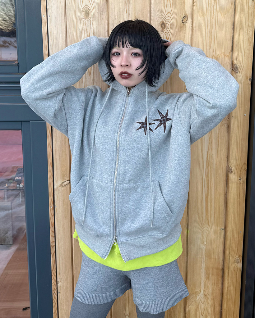 (ユニセックス)チェック刺繍フードジップパーカー