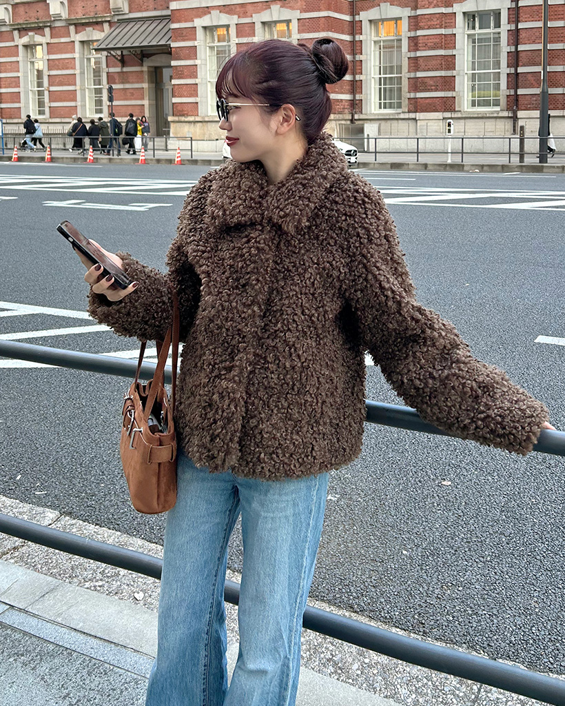 ボタンボアジャケット