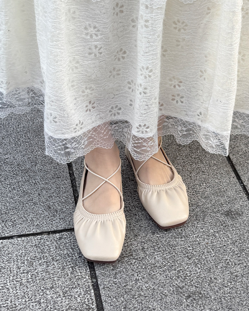 シャーリングストラップフラットシューズ