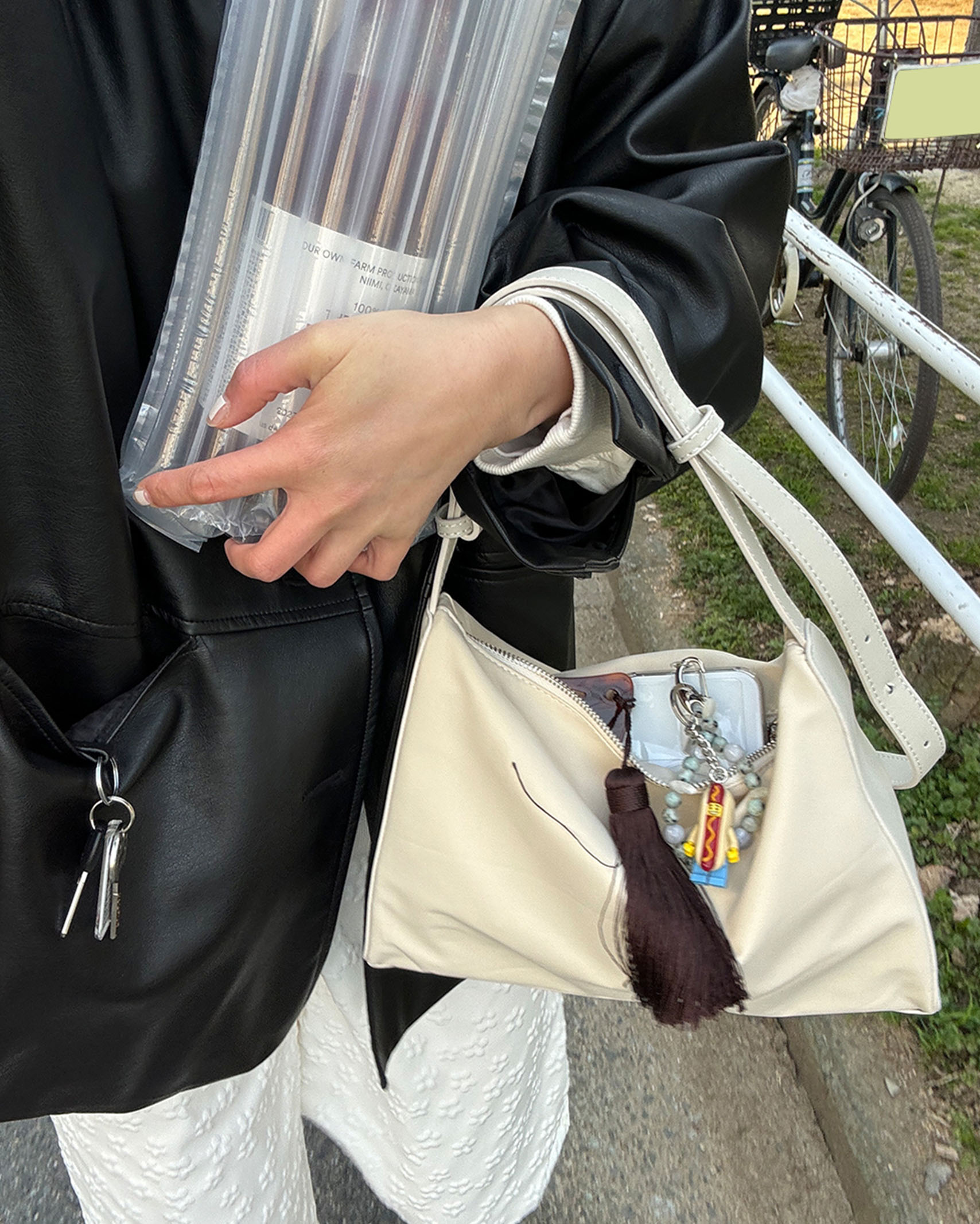 ストラップショルダーバッグ