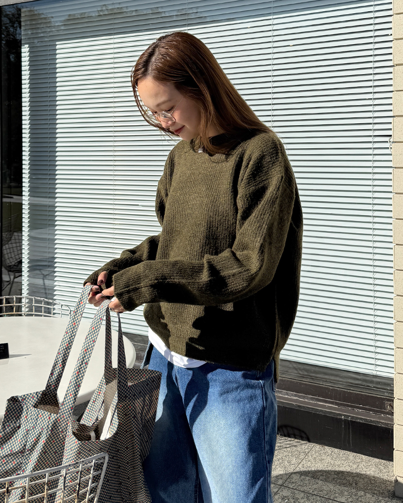 (ユニセックス)ルーズフィットハンドウォーマー付きニット