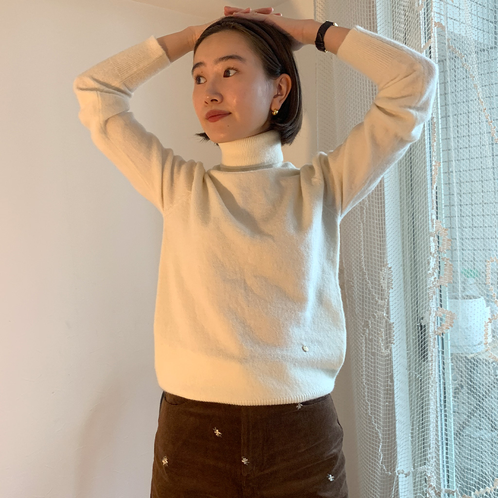 アトリエGG　ホワイトタートルニット 3日以内に発送】シアーニット タートルネック 100％ウール（全17