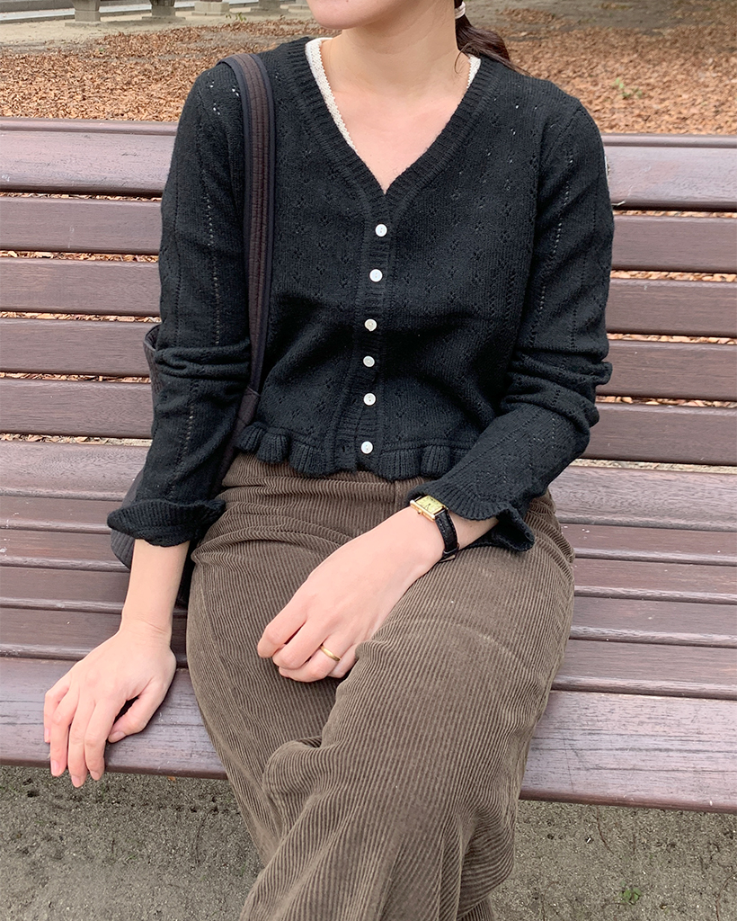 フリルパンチングニットカーディガン