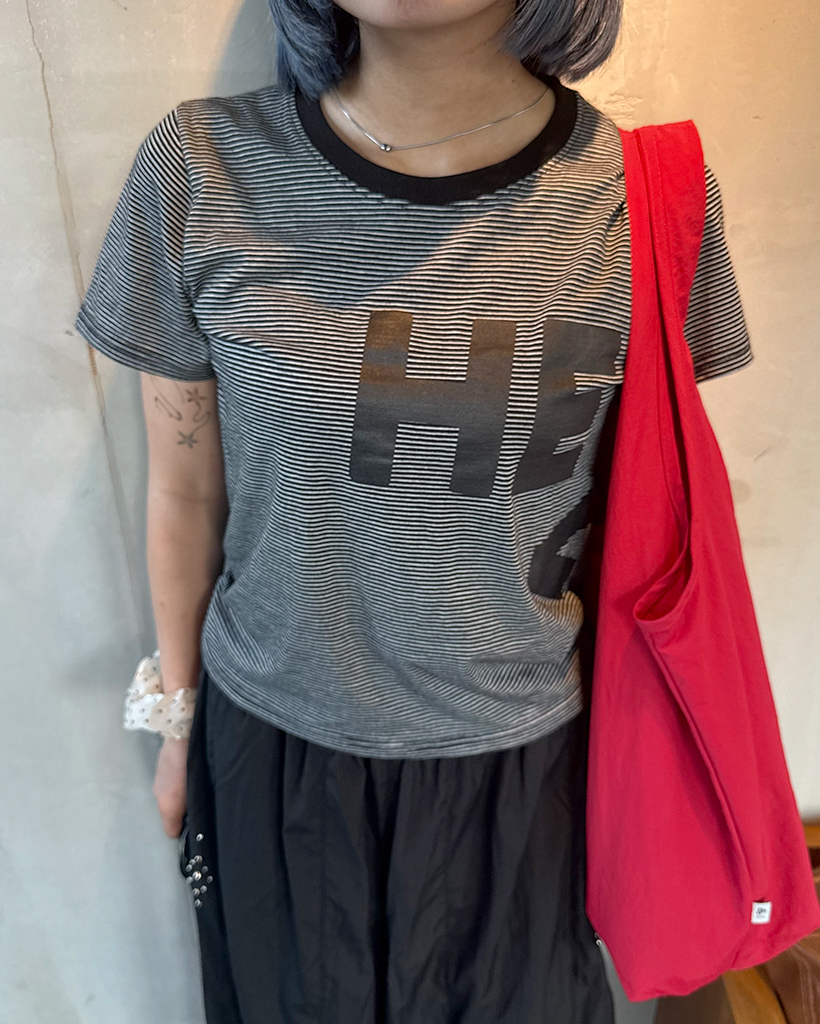 ボーダーグラフィックプリントプリント半袖Tシャツ
