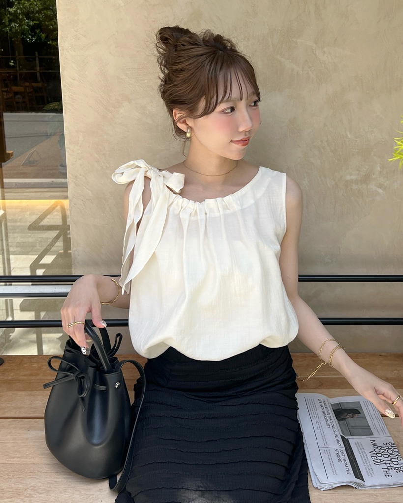 ショルダーリボンボウタイスリーブレスブラウス
