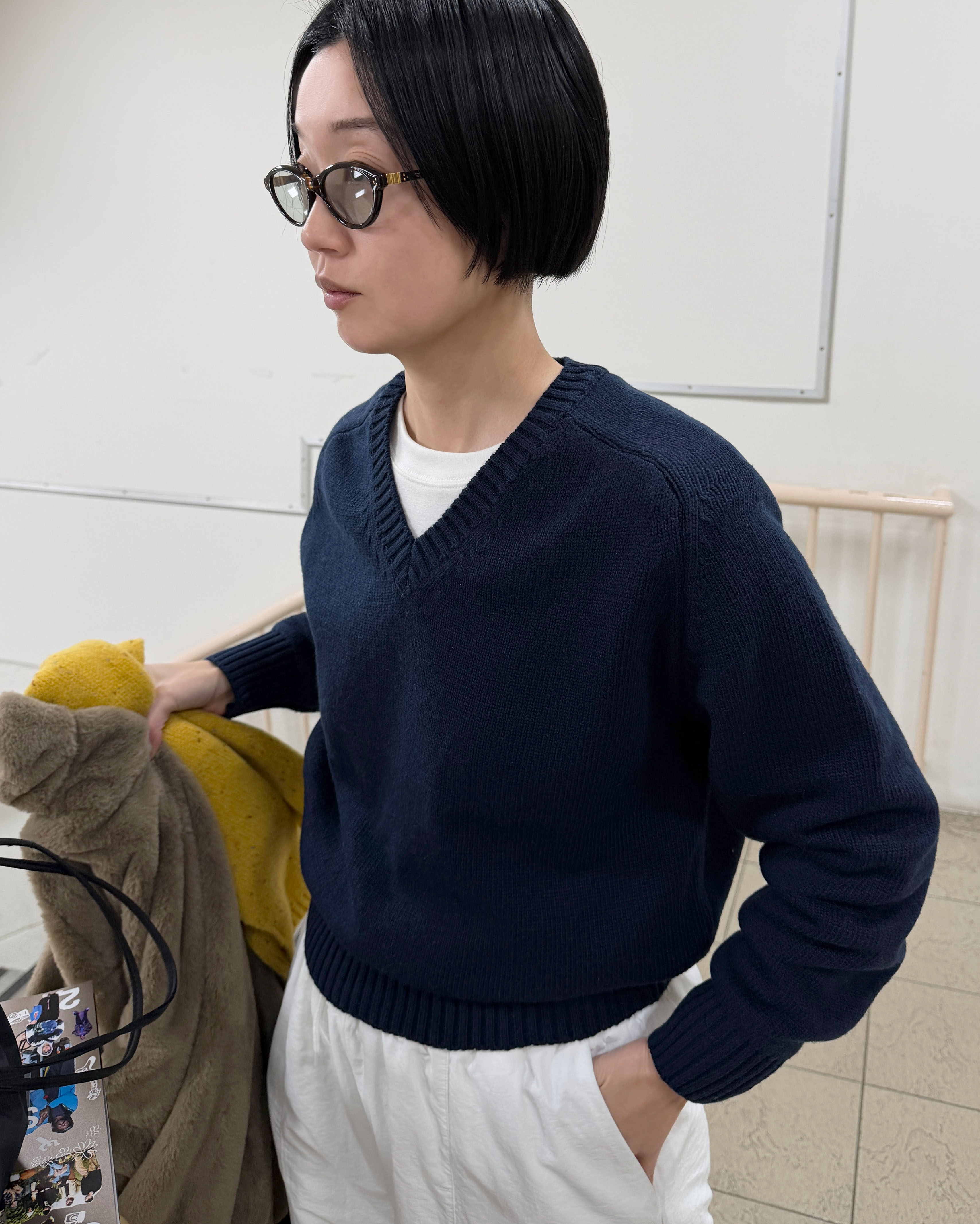 ウールベーシックVネックニット