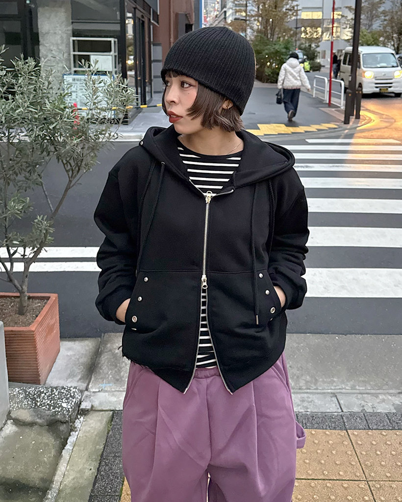 (ユニセックス)2WAYスタッズフードジップアップパーカー