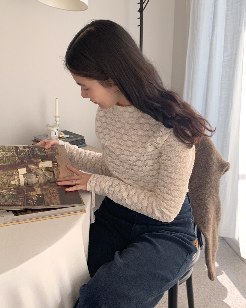 ポンポンレースタートルネックTシャツ