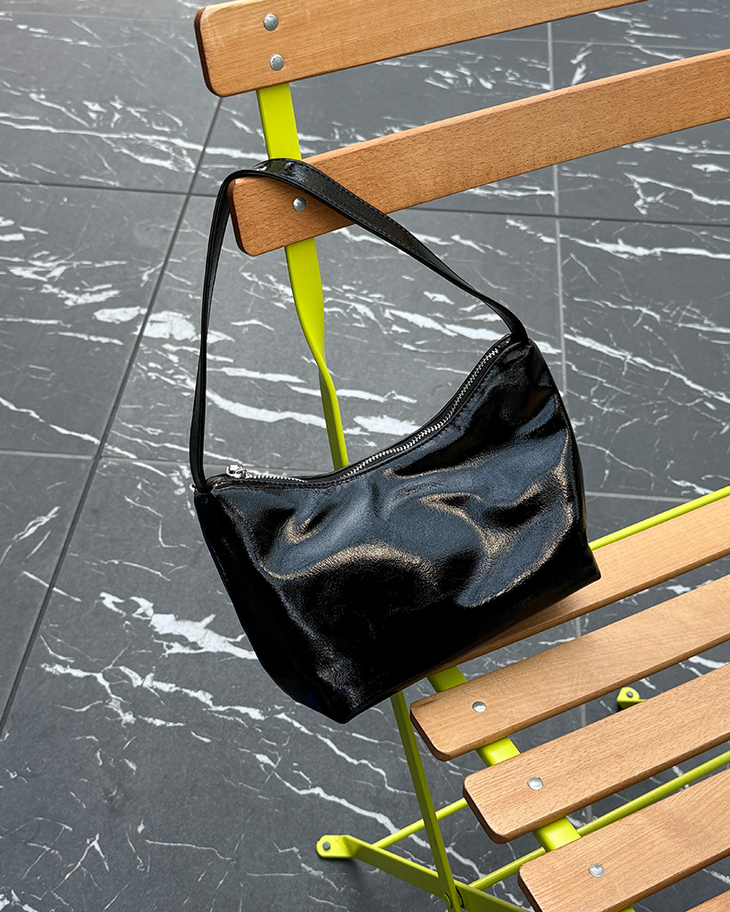 レザーワンハンドルショルダーバッグ