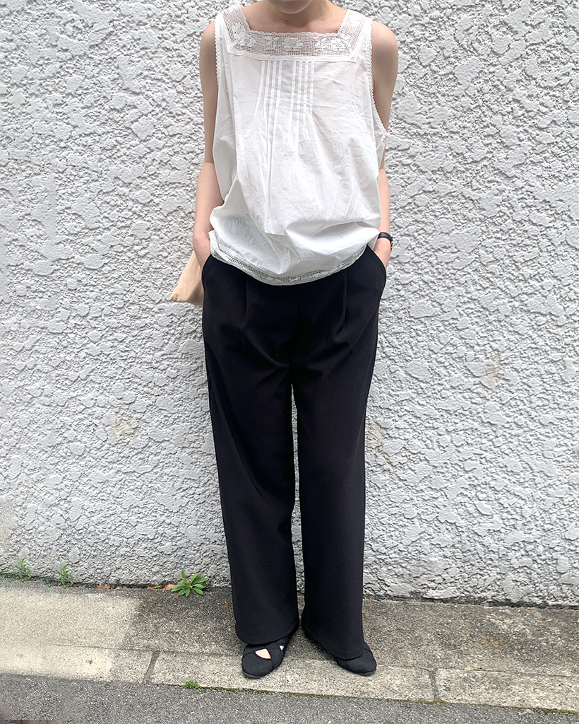 タックポイントワイドフィットスラックス