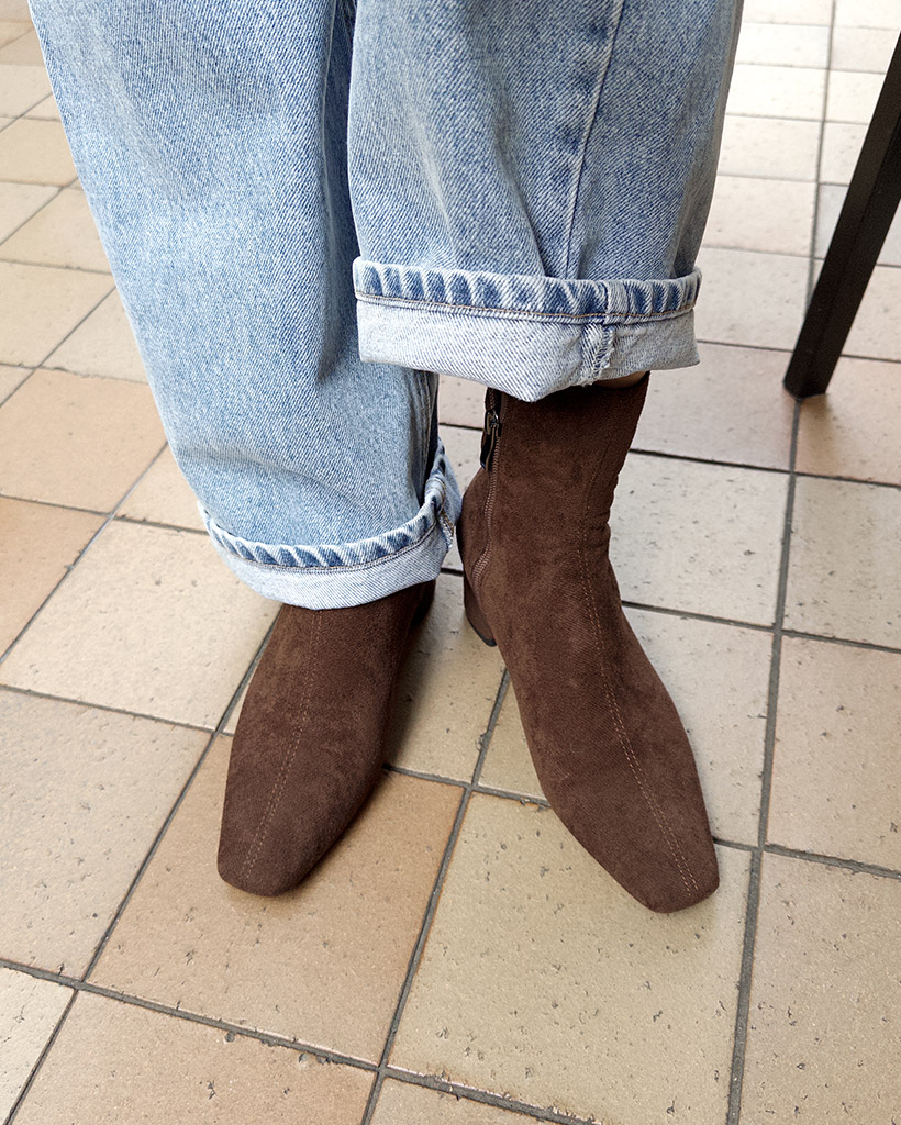 スエードアンクルブーツ