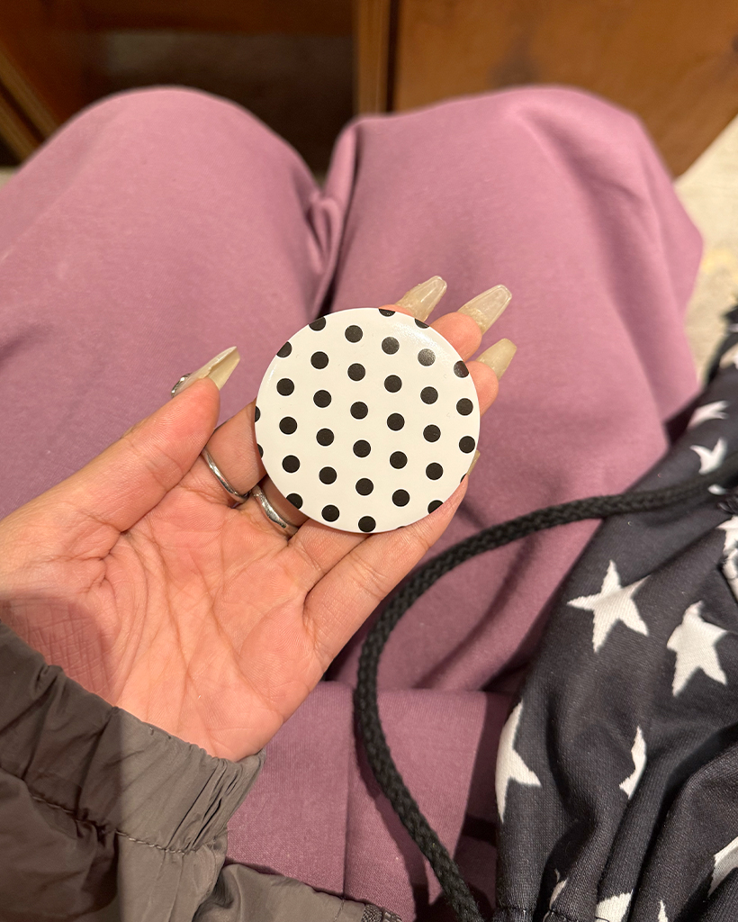 ドットピンブローチ