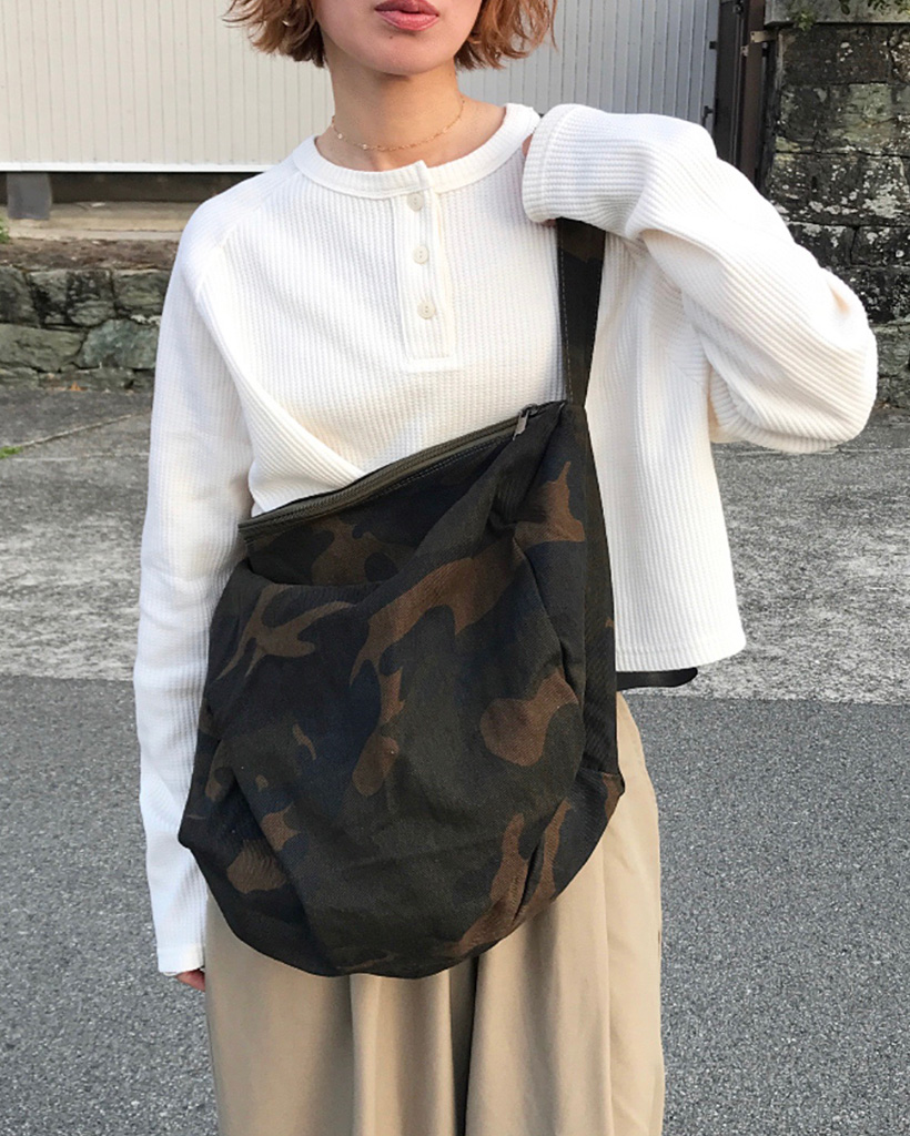 迷彩柄ショルダーバッグ