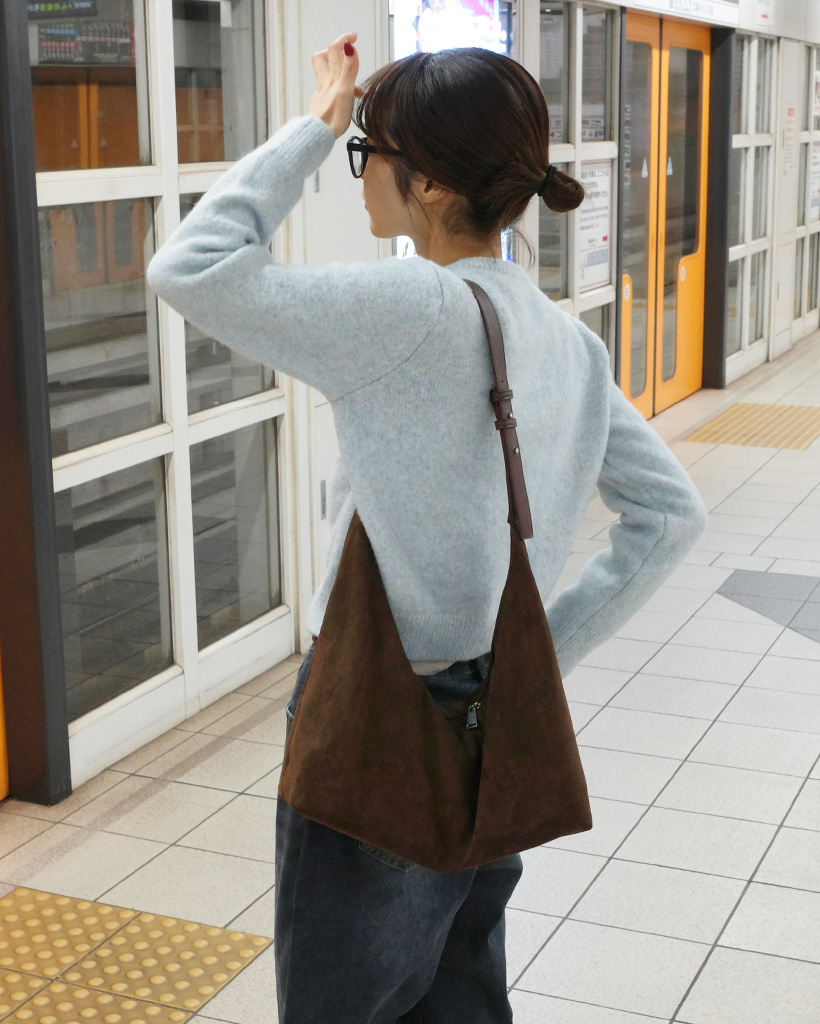 スエードショルダーバッグ