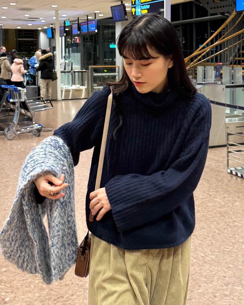 オーバーフィットタートルニット