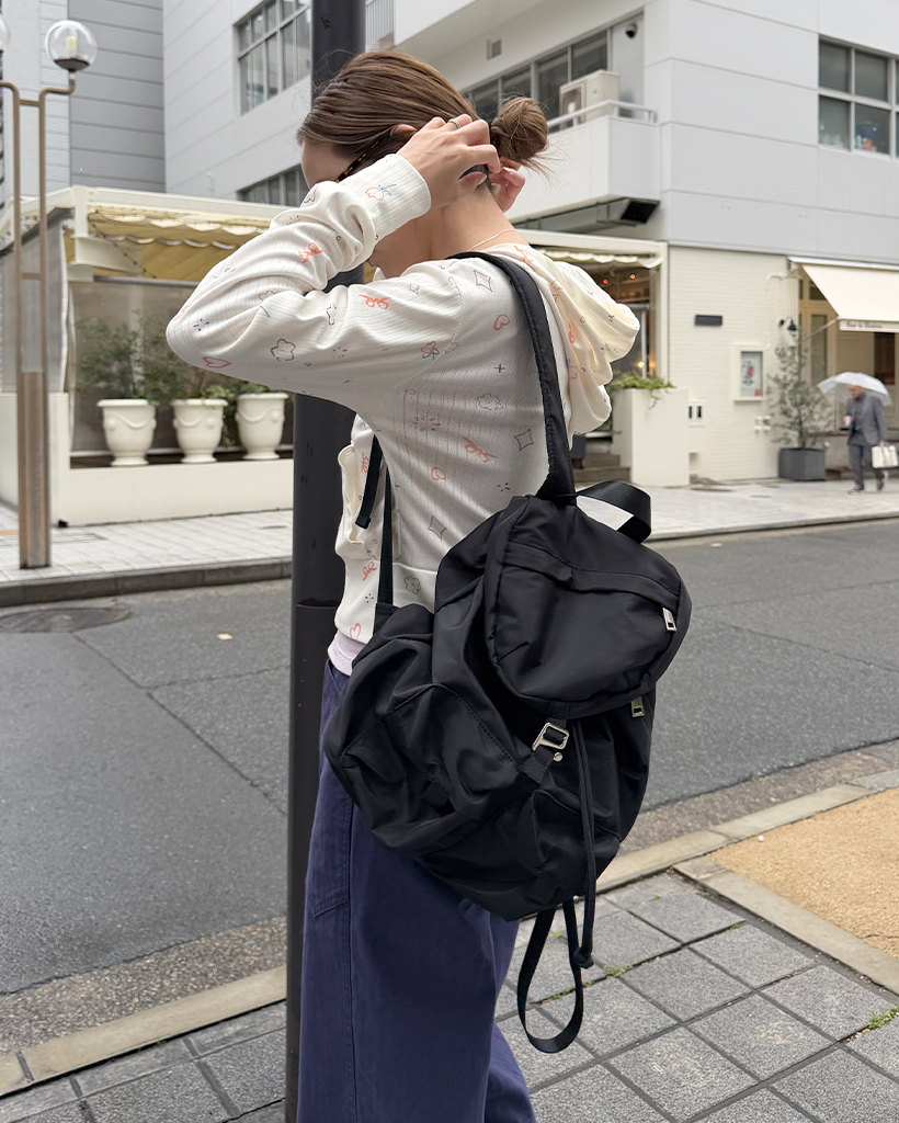 スクエアポケットナイロンリュック