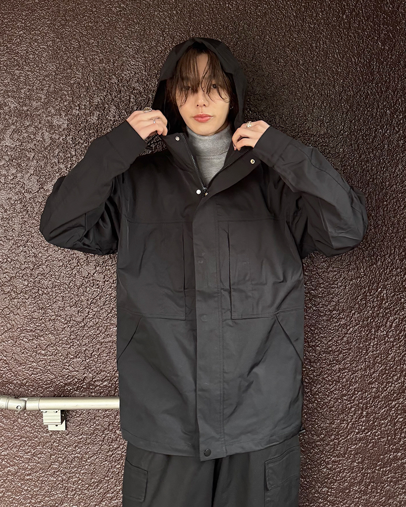 （ユニセックス）ナイロンライトテックマウンテンパーカー