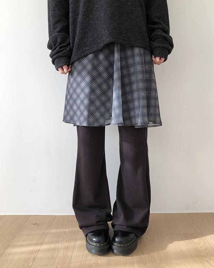 ブーツカットニットパンツ