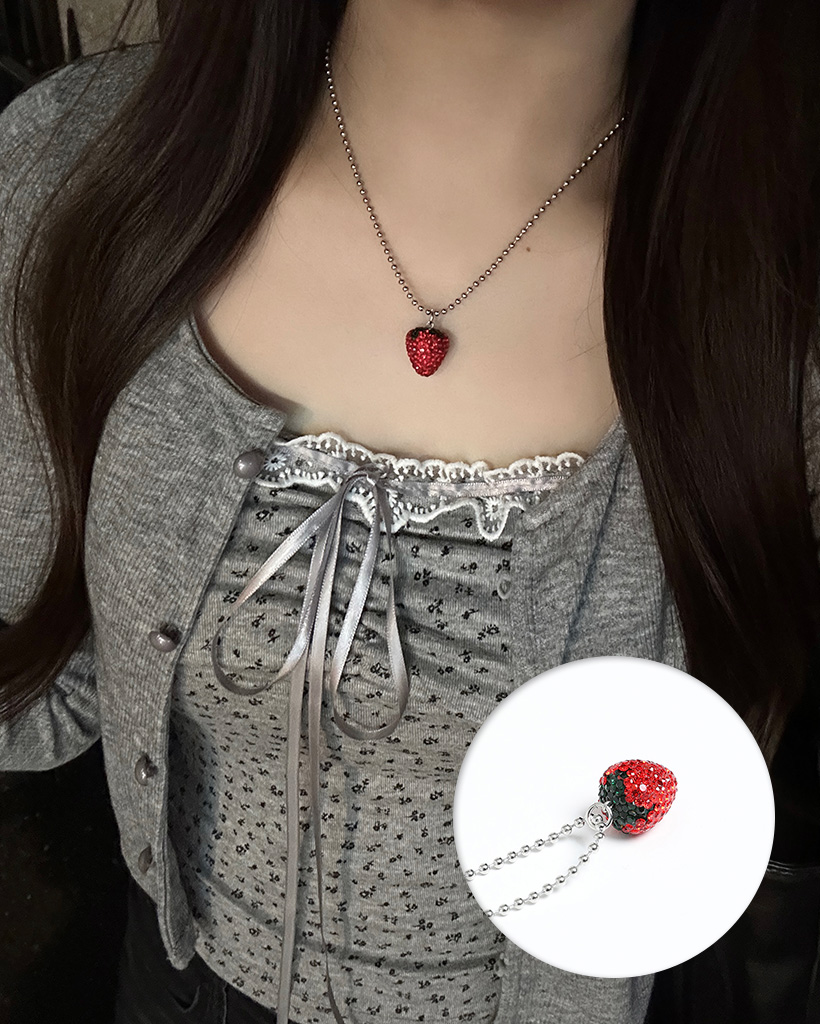 ストロベリーキュービックネックレス