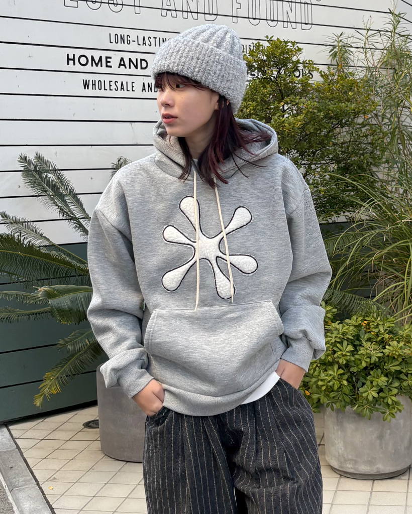 (ユニセックス)ビッグ刺繍パーカー