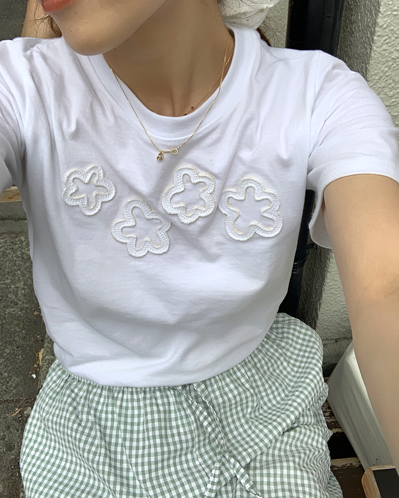 フラワーラウンドネックハーフスリーブTシャツ