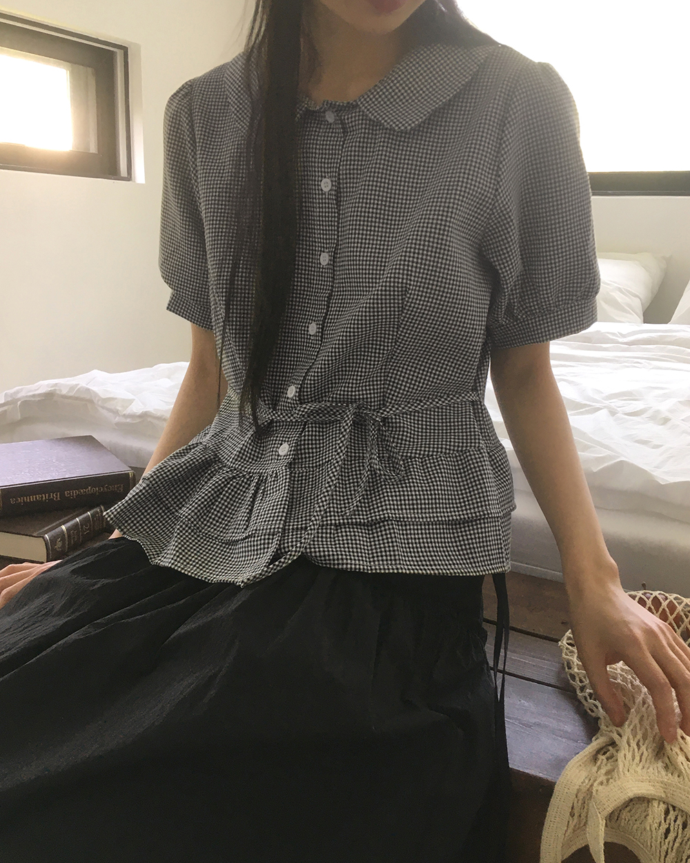 ラウンドカラーフリルパフブラウス