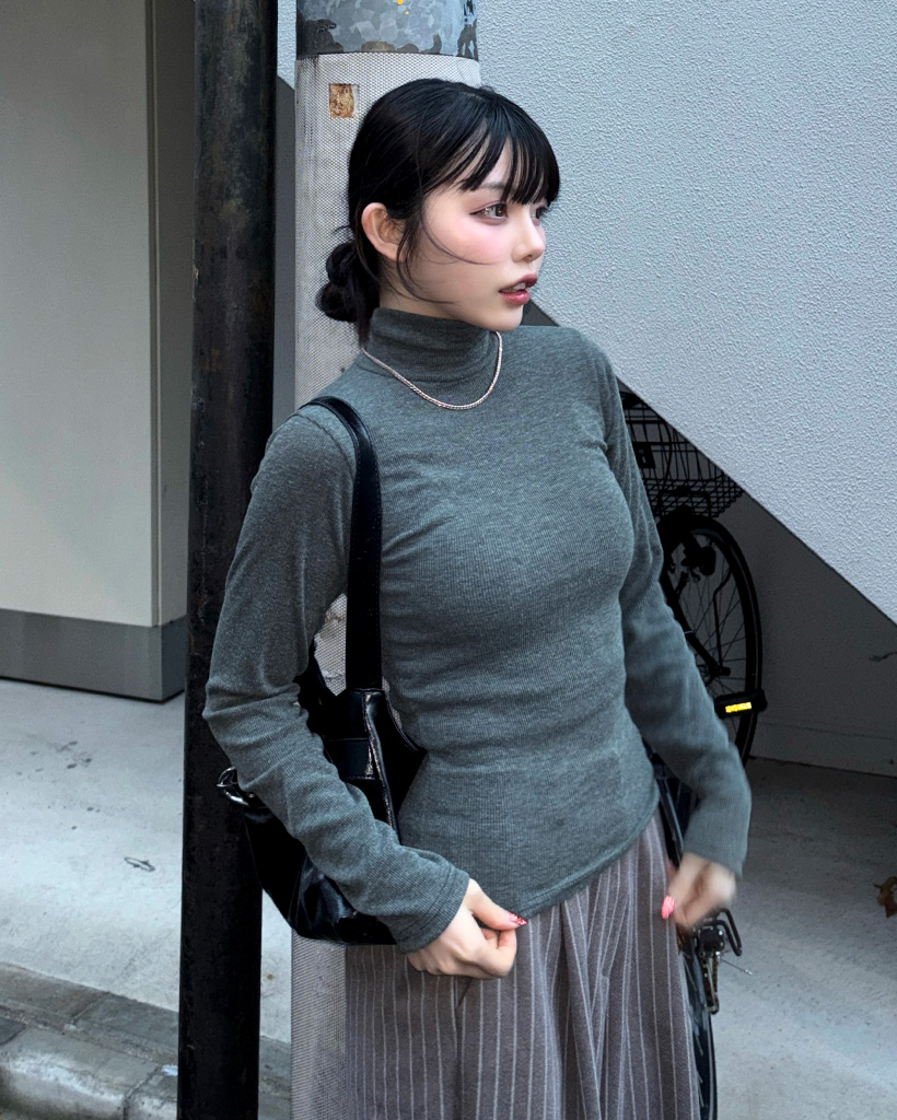 ハーフネックロングスリーブTシャツ