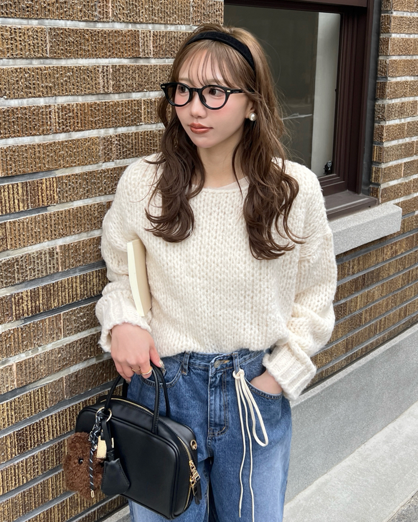 ルーズラウンドネックニット