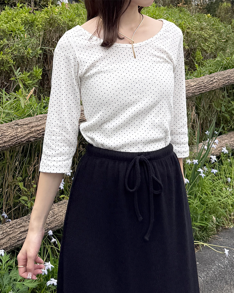 ラウンドネックドット柄ハンパ袖シャツ
