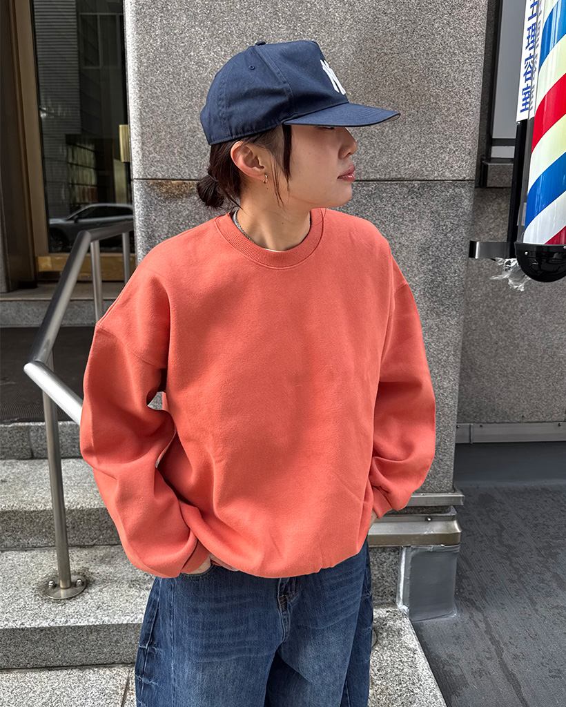 （ユニセックス）オーバーサイズ モダンスウェットシャツ