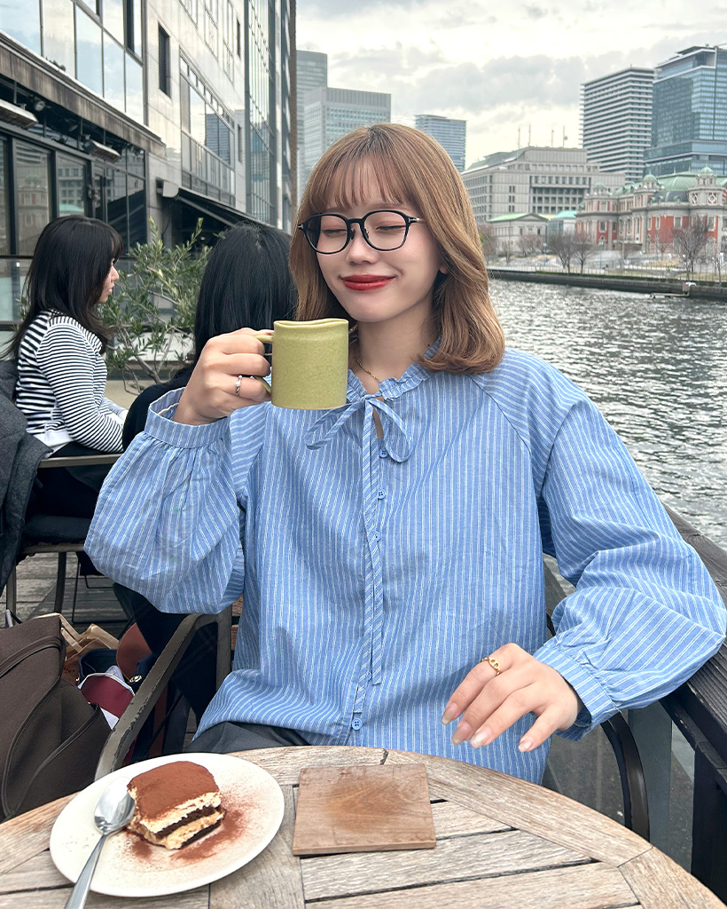 ストライプフリルリボンストラップブラウス