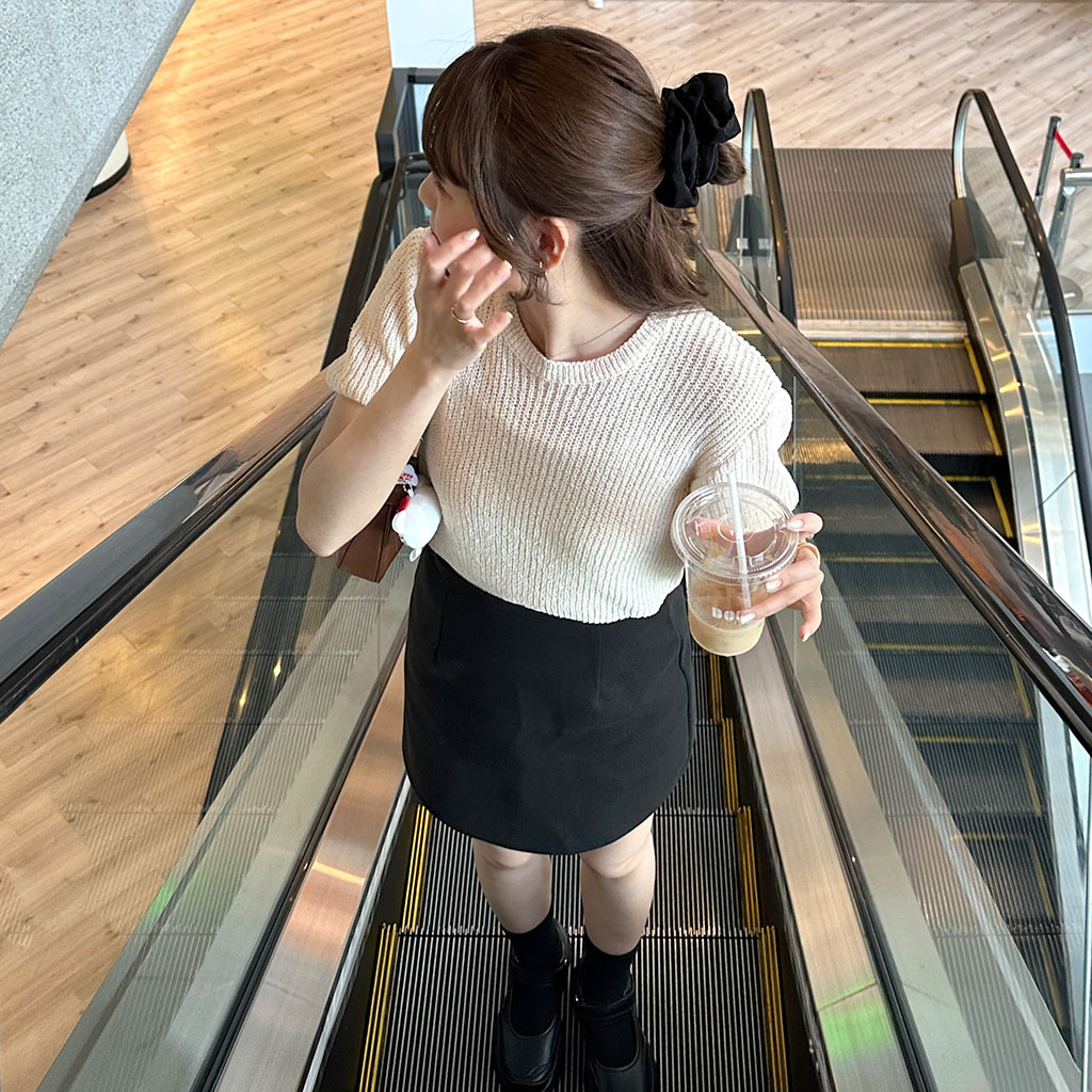 ラウンドネック半袖ニット