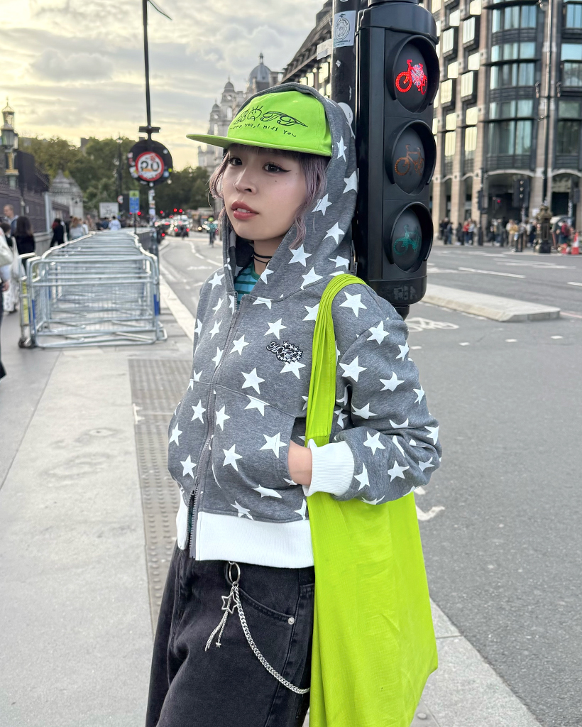 un3d オリーブ色 フード付き クロップドジャケット un3d オリーブ色 フード付き クロップドジャケット