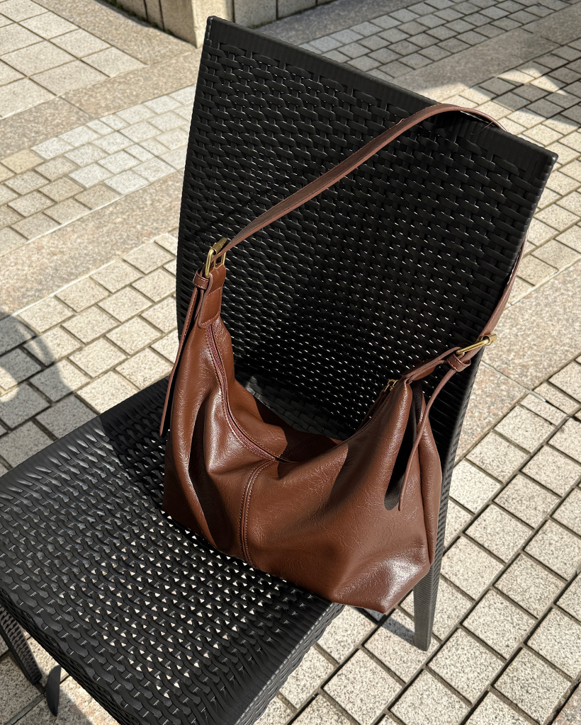 レザーホーボーショルダーバッグ